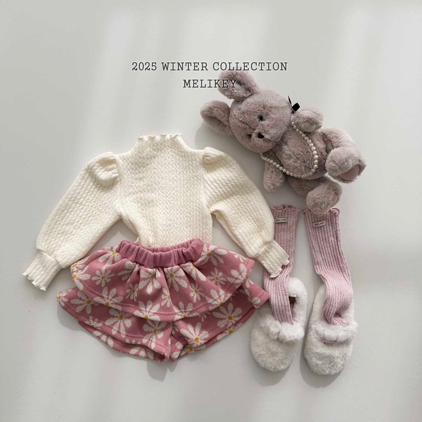 니트꽃프릴반바지