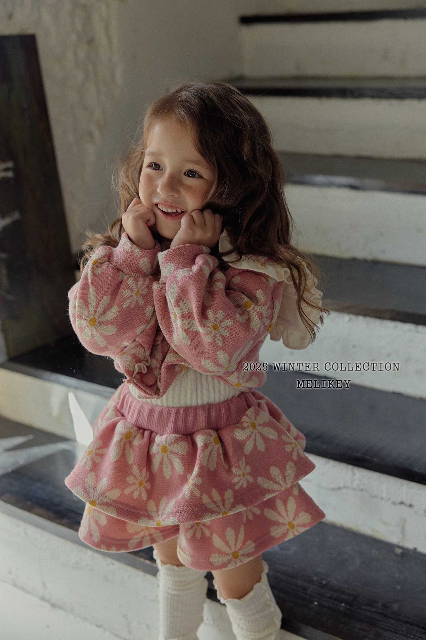 니트꽃프릴반바지