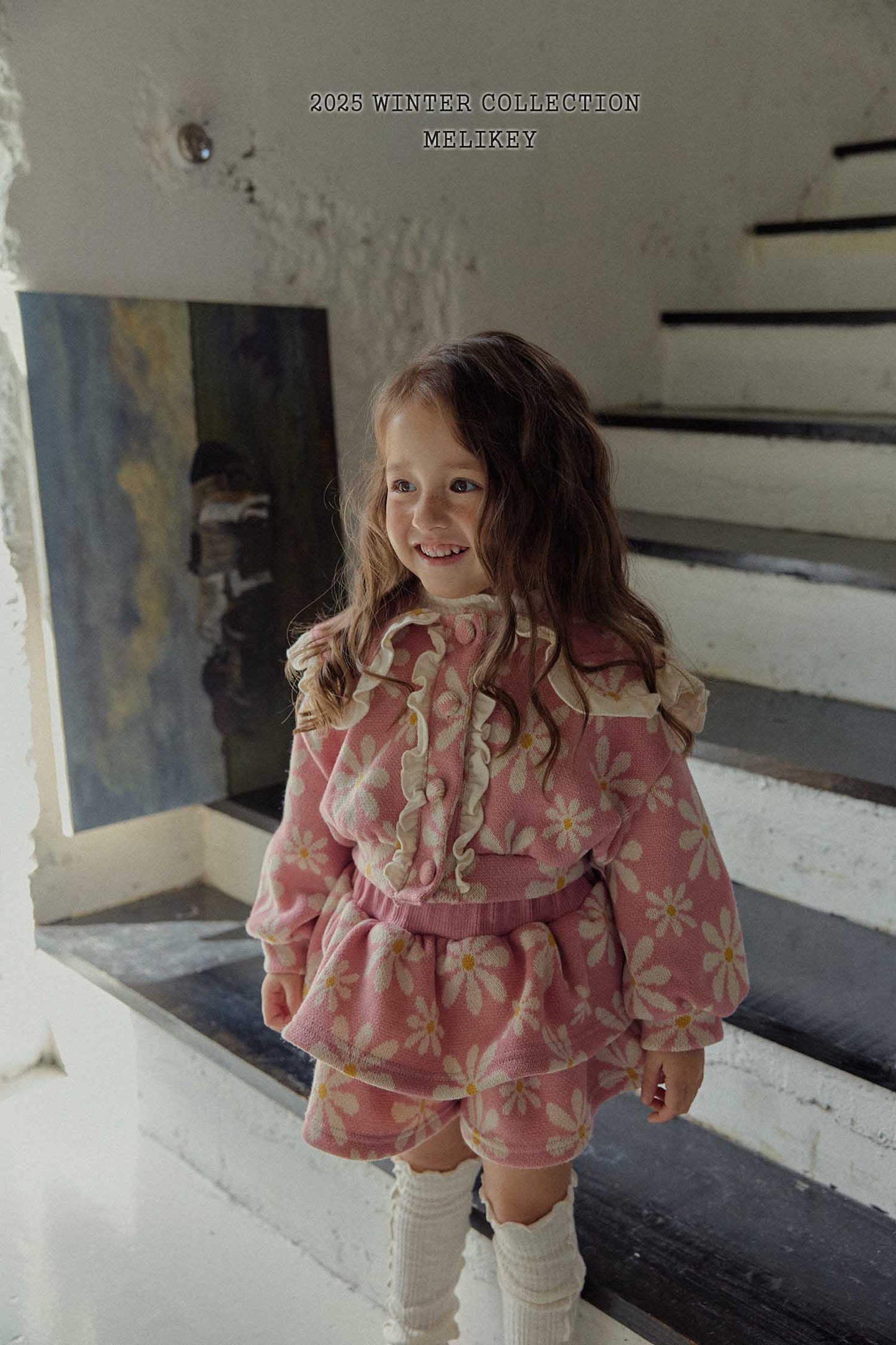 니트꽃프릴반바지